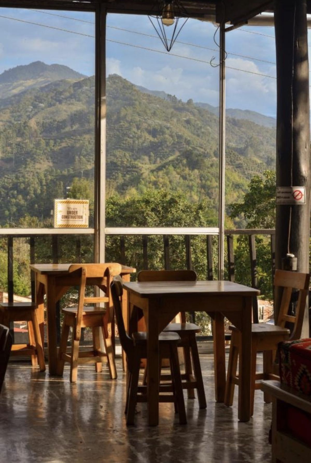 Coffee Tree Boutique Hostel — Coworking mit Bergblick