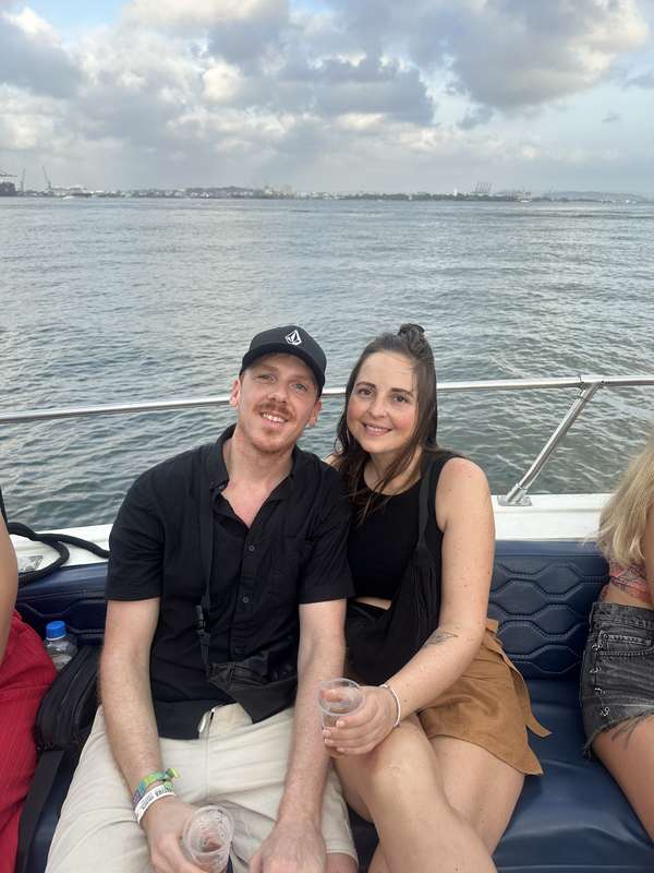 Christoph und Sarah auf dem Sunset-Boot