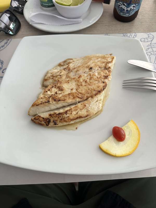 Gegrillter Fisch mit Ananas