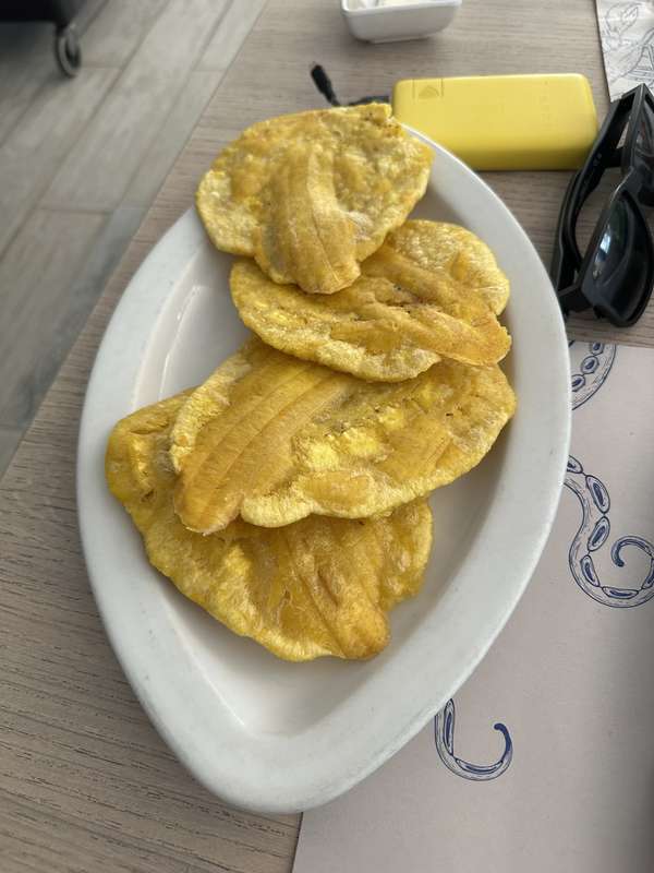 Patacones — frittierte Kochbananen