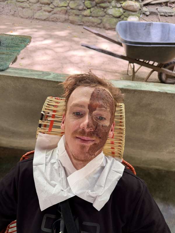 Christoph mit Schokoladen-Gesichtsmaske 😂