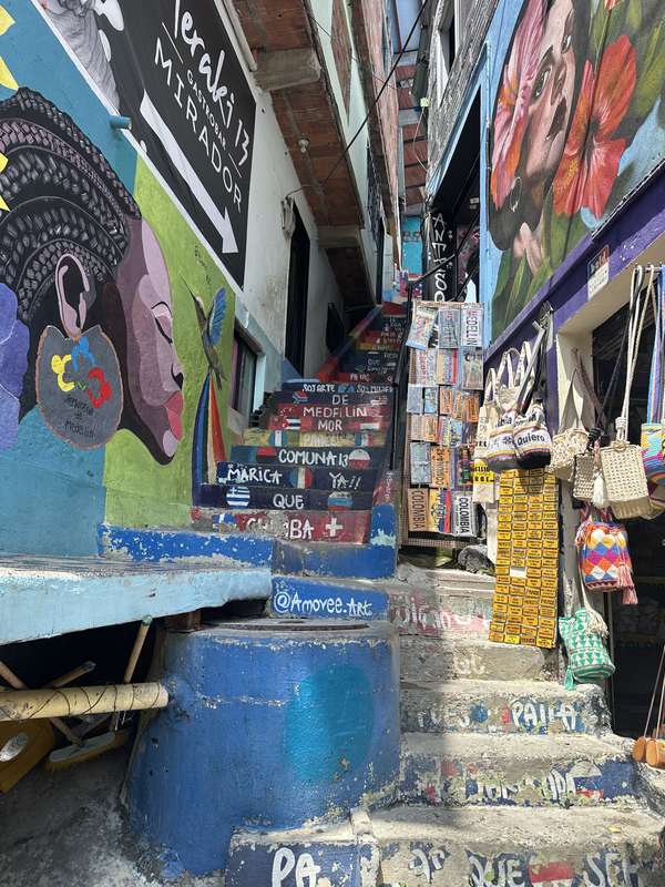 Graffiti-Treppenweg zum Mirador