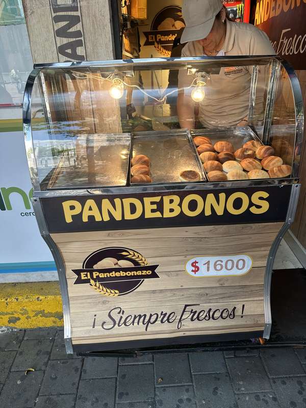 Pandebono-Stand El Pandebonazo, 1.600 COP
